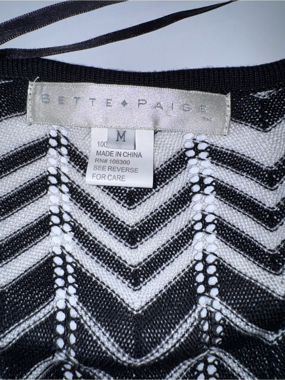 Vintage Bette Paige Black & White Chevron Knit V-Neck Top - Picture 7 of 7